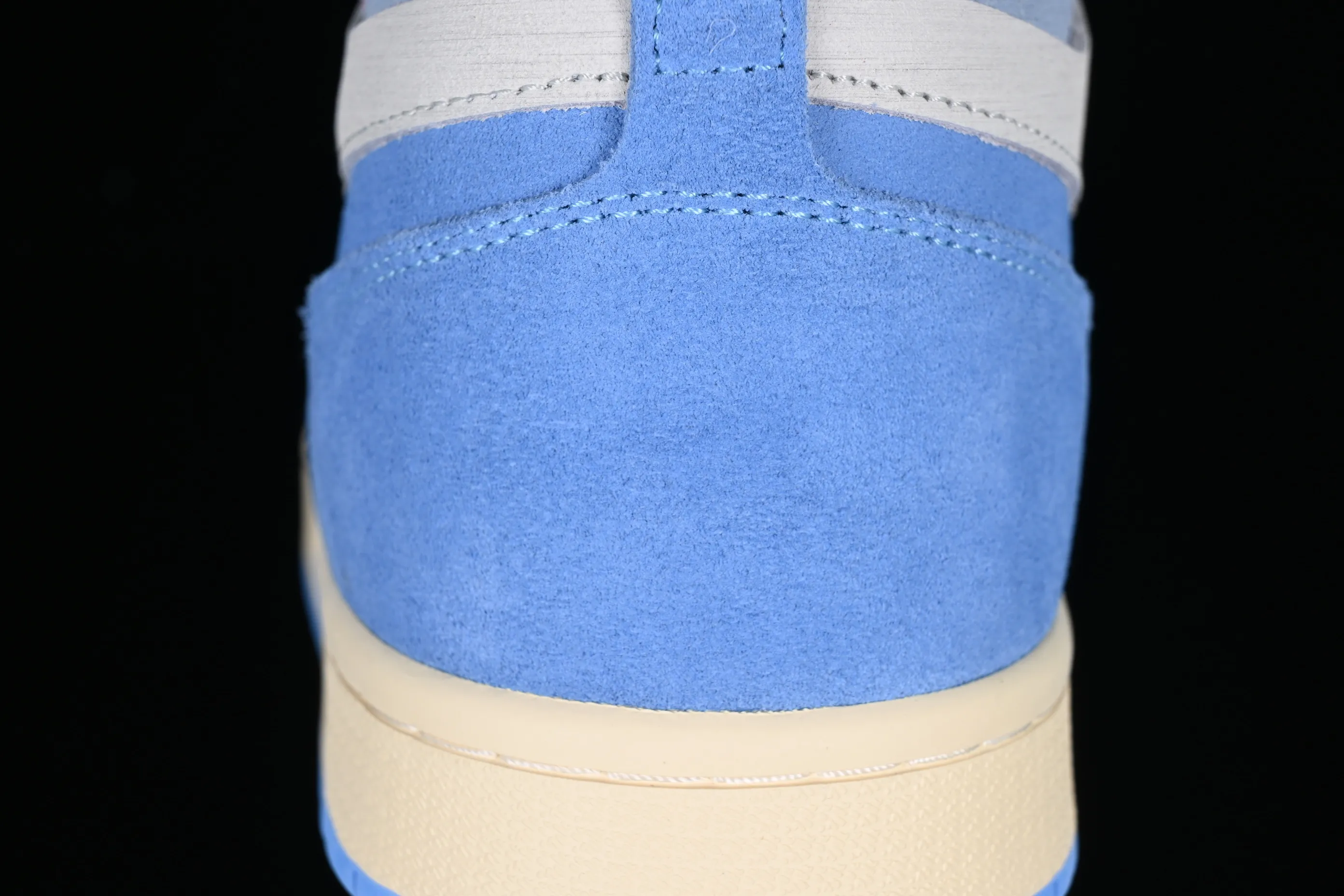 All categories Air Jordan Jordan series basketball shoes Air Jordan 1 High Air Jordan 1 Zoom CMFT AJ1 Joe 1 gray and blue color matching DV1305-004